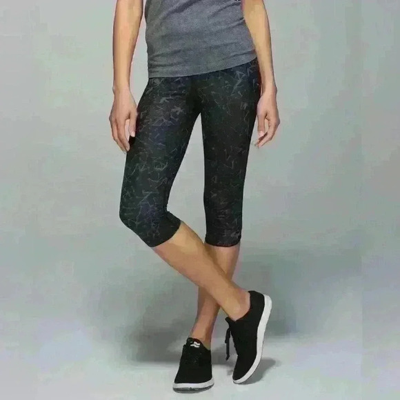 Lululemon Run: Top Speed Crop *Full-On Luxtreme
Star Crushed Coal Black size 6 - Picture 2 of 14